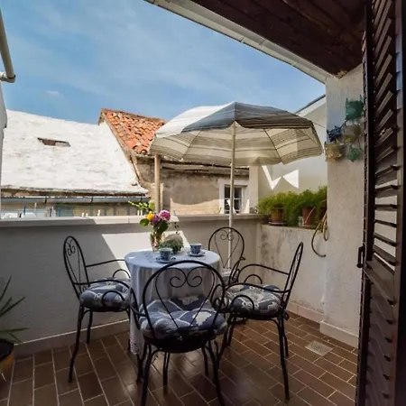 Stone House Seaside Retreat On Bra Island - Two Bedroom 2